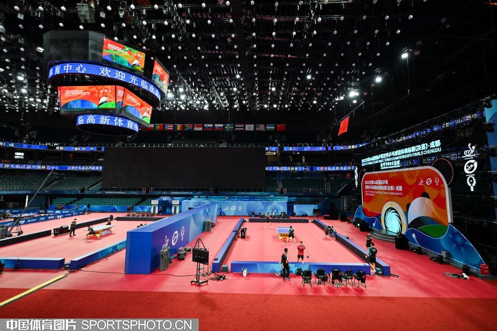 霍安：没人预料到梅西会回来，我希望他能来并和他一起踢球